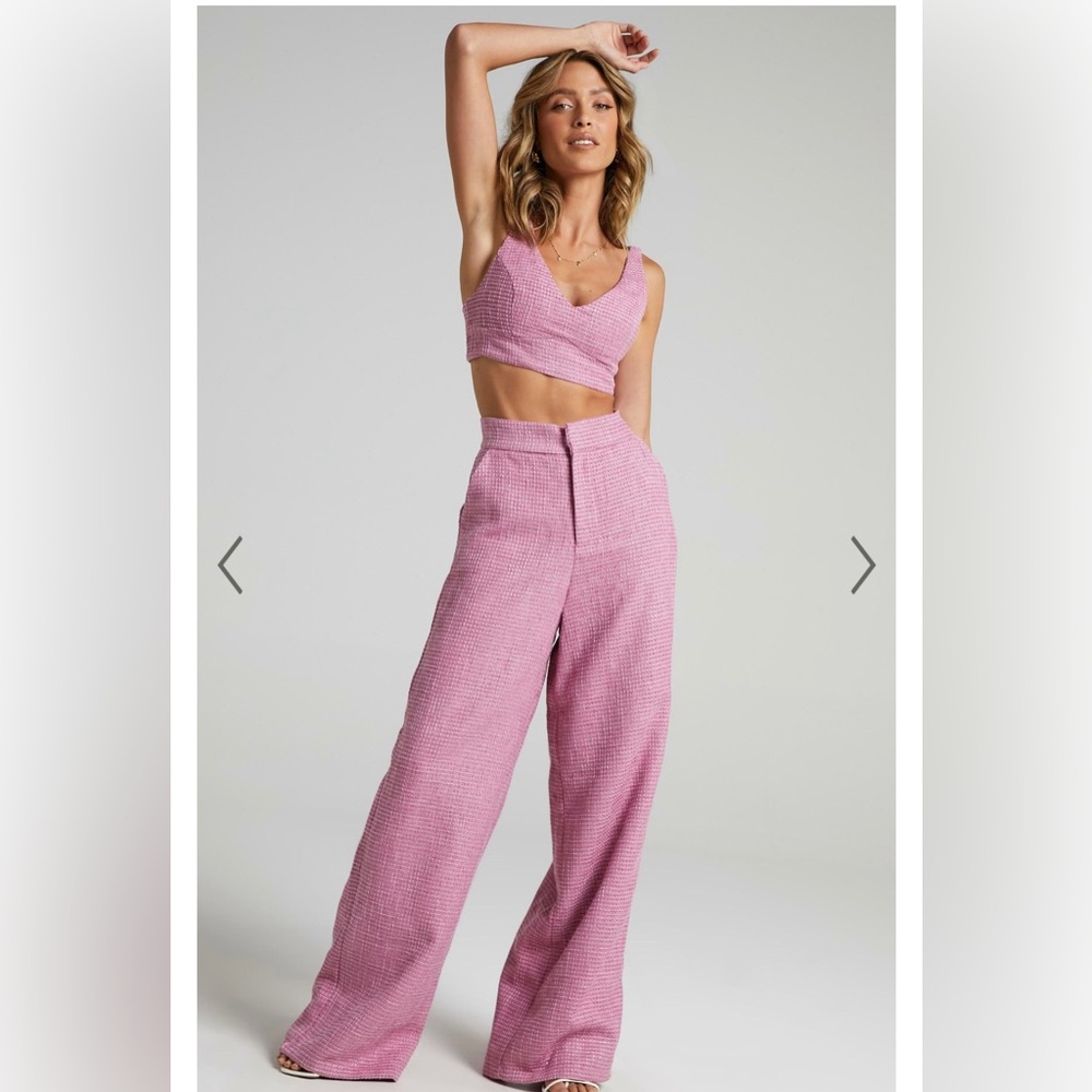 NEW WITH TAGS ADELAIDE TWO PIECE WIDE LEG SET IN PINK.